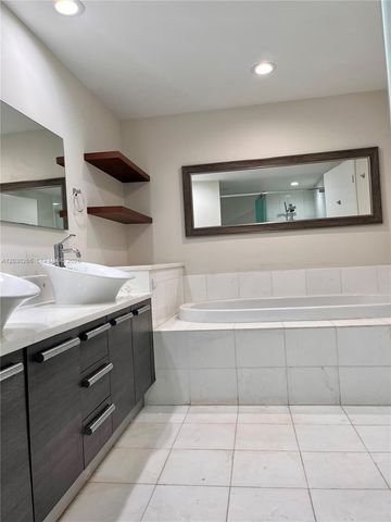 2950 NE 188th St 108, Aventura, FL 33180