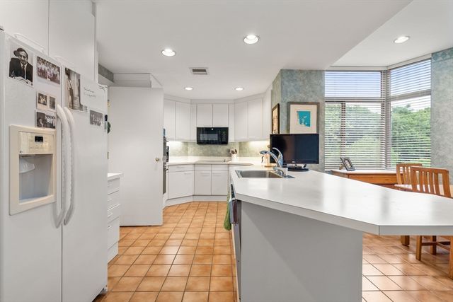 99 Florence 20-4B, Newton, MA 02467