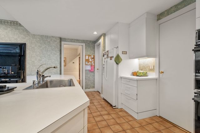 99 Florence 20-4B, Newton, MA 02467