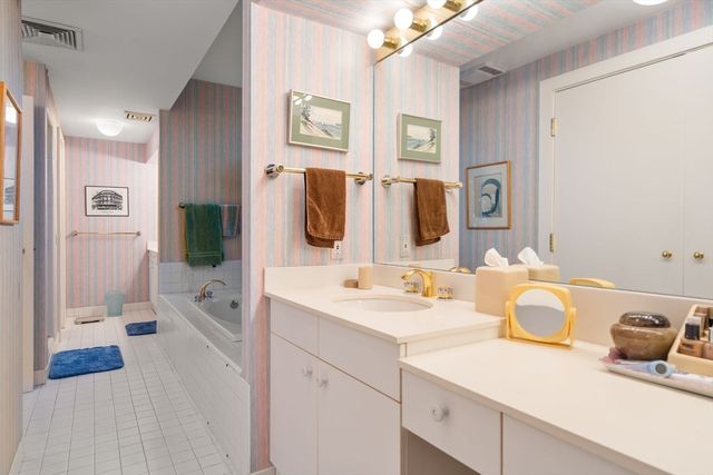 99 Florence 20-4B, Newton, MA 02467
