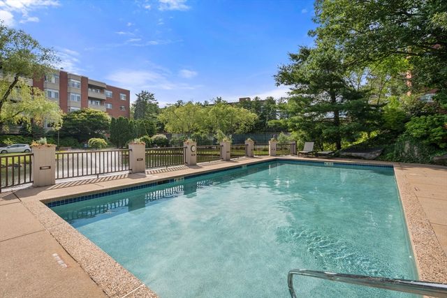 99 Florence 20-4B, Newton, MA 02467