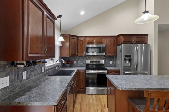 352 Durfee St, Southbridge, MA 01550