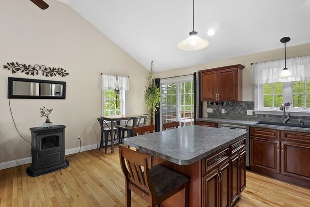 352 Durfee St, Southbridge, MA 01550