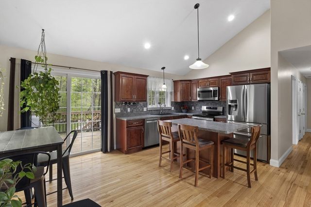 352 Durfee St, Southbridge, MA 01550