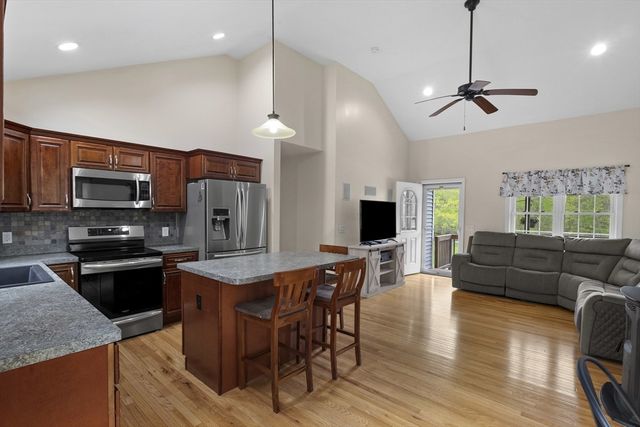 352 Durfee St, Southbridge, MA 01550