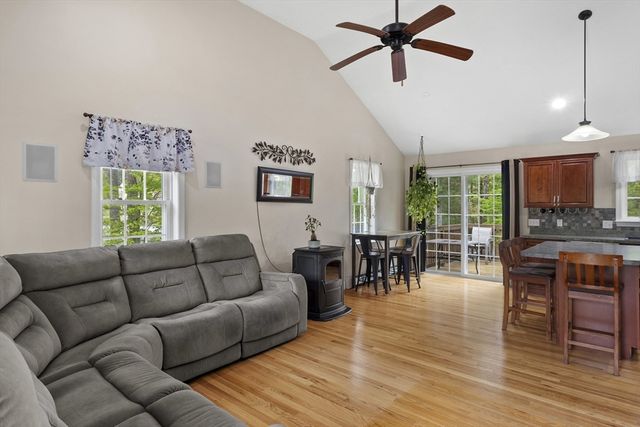 352 Durfee St, Southbridge, MA 01550