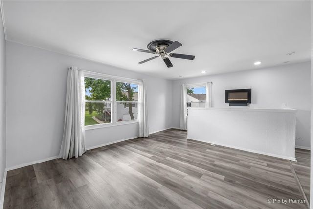 764 Gloucester Drive 764, Elk Grove Village, IL 60007