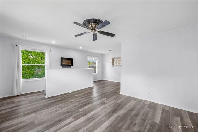 764 Gloucester Drive 764, Elk Grove Village, IL 60007