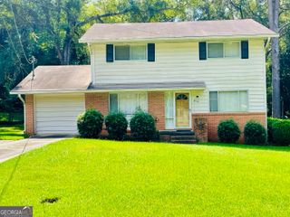 859 Forest Lake Drive S, Macon, GA 31210