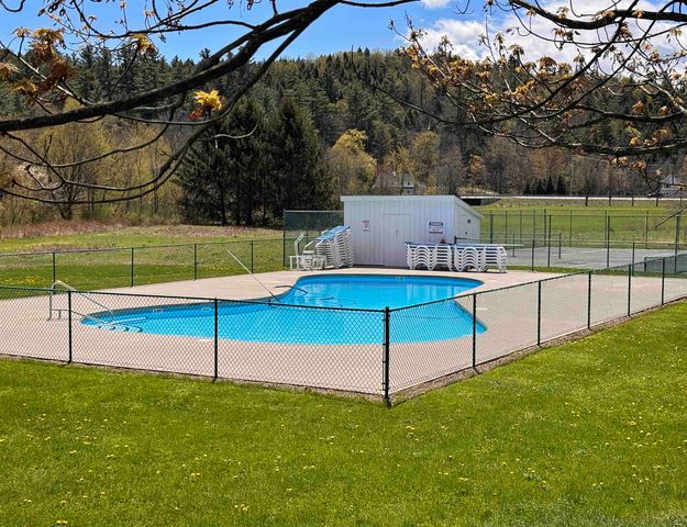 240 Village Green Dr Unit 14E, Stowe, VT 05672