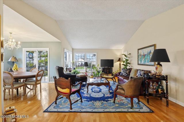 5 Wingate Court 5D, Monroe, NJ 08831