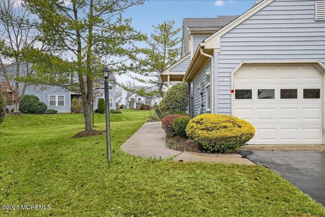 5 Wingate Court 5D, Monroe, NJ 08831