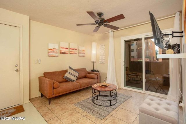 1810 E Blacklidge Dr Apt 106, Tucson, AZ 85719