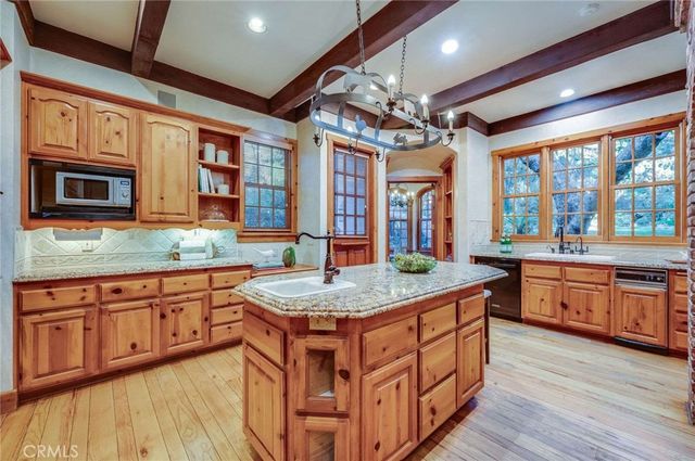 5200 Jessen Drive, La Canada Flintridge, CA 91011