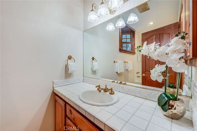 5200 Jessen Drive, La Canada Flintridge, CA 91011