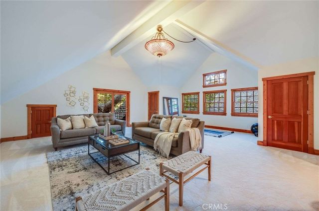5200 Jessen Drive, La Canada Flintridge, CA 91011
