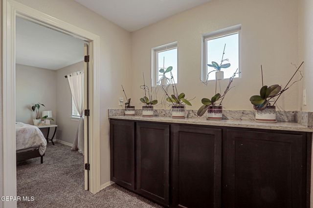 5936 HIDDEN ACRES Drive, El Paso, TX 79924