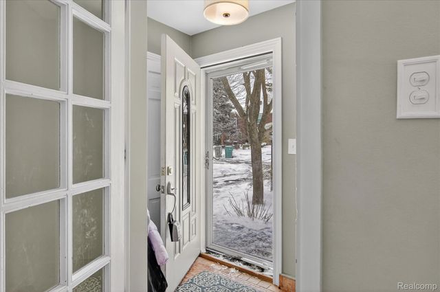 3 Adams Lane, Dearborn, MI 48120