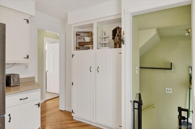 3 Adams Lane, Dearborn, MI 48120