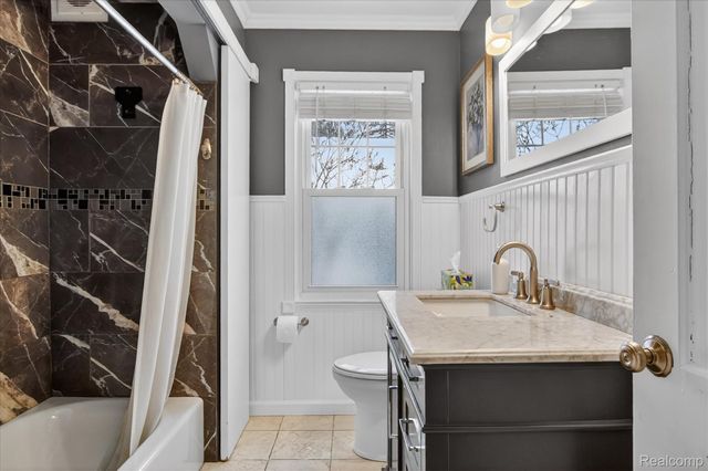 3 Adams Lane, Dearborn, MI 48120