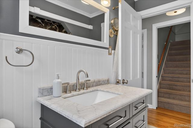 3 Adams Lane, Dearborn, MI 48120