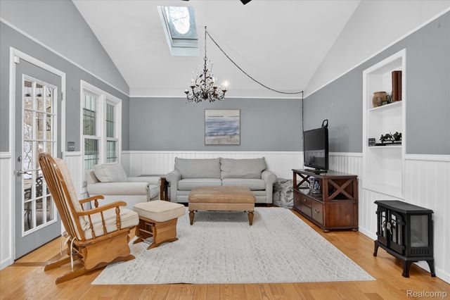 3 Adams Lane, Dearborn, MI 48120