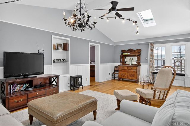 3 Adams Lane, Dearborn, MI 48120