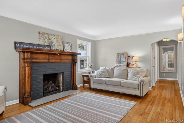 3 Adams Lane, Dearborn, MI 48120