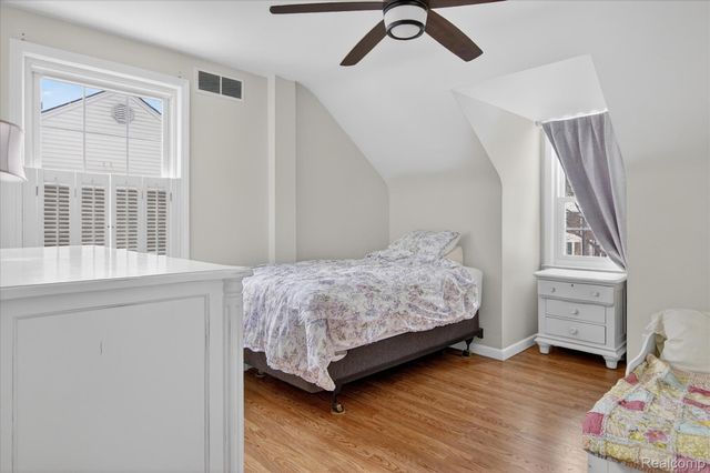 3 Adams Lane, Dearborn, MI 48120