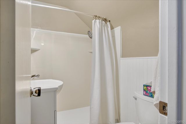 3 Adams Lane, Dearborn, MI 48120