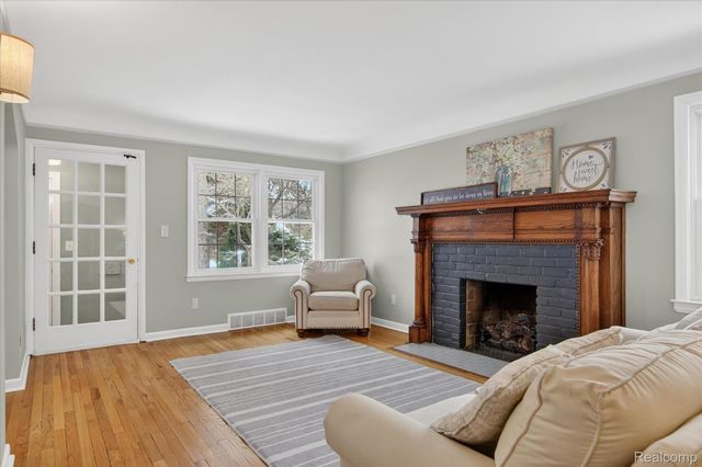 3 Adams Lane, Dearborn, MI 48120