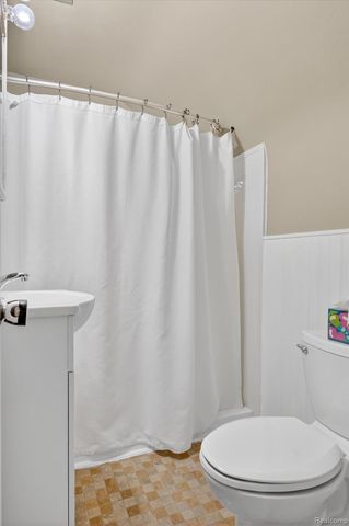 3 Adams Lane, Dearborn, MI 48120