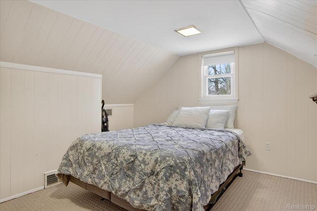 3 Adams Lane, Dearborn, MI 48120