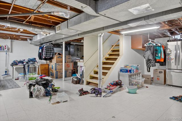 3 Adams Lane, Dearborn, MI 48120