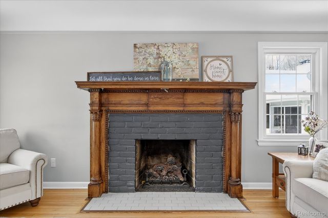 3 Adams Lane, Dearborn, MI 48120