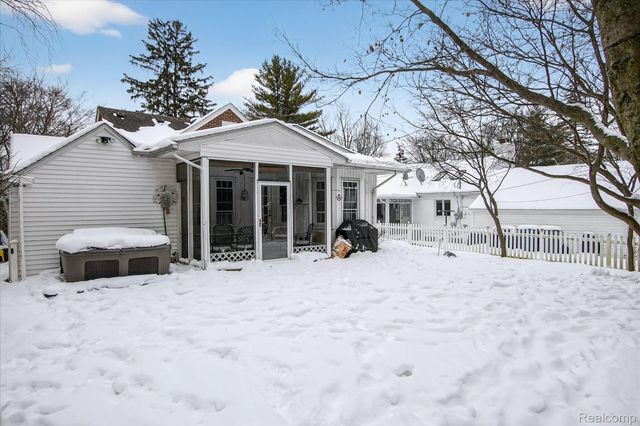 3 Adams Lane, Dearborn, MI 48120