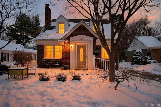 3 Adams Lane, Dearborn, MI 48120