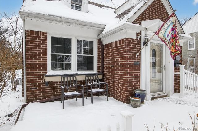 3 Adams Lane, Dearborn, MI 48120