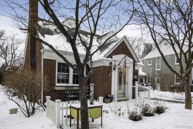 3 Adams Lane, Dearborn, MI 48120