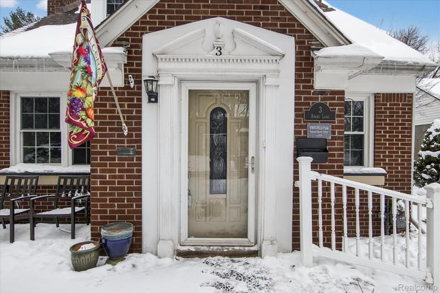 3 Adams Lane, Dearborn, MI 48120