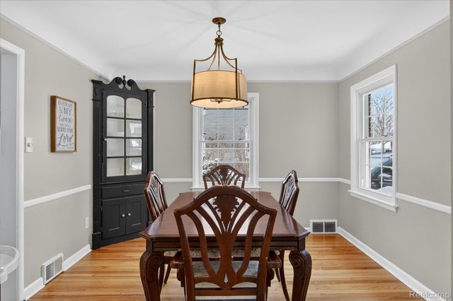 3 Adams Lane, Dearborn, MI 48120