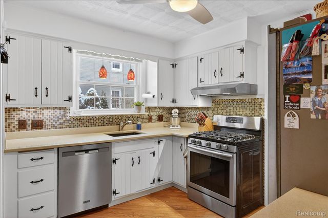 3 Adams Lane, Dearborn, MI 48120