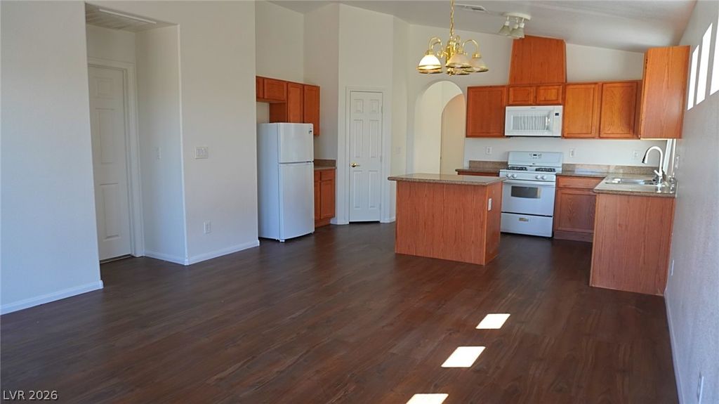 3427 Greenwood Springs Drive, Las Vegas, NV 89122 — photo 4