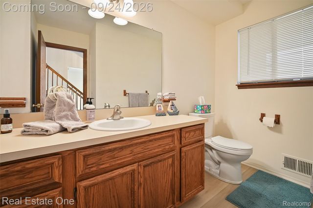 34391 Koch Avenue, Sterling Heights, MI 48310