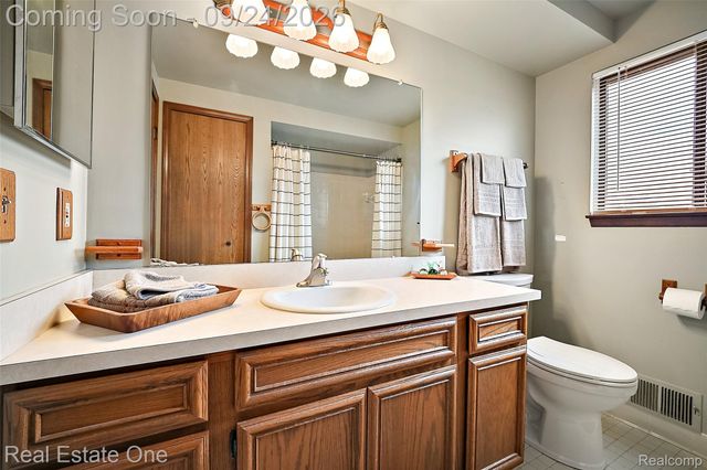 34391 Koch Avenue, Sterling Heights, MI 48310