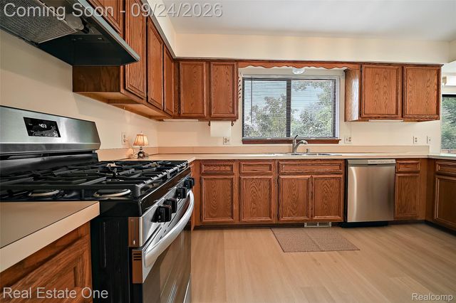 34391 Koch Avenue, Sterling Heights, MI 48310