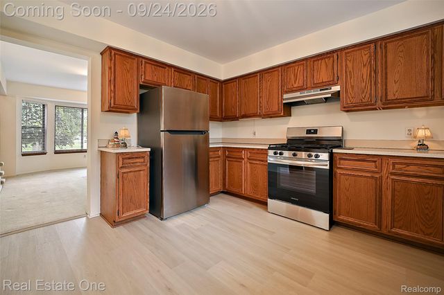 34391 Koch Avenue, Sterling Heights, MI 48310