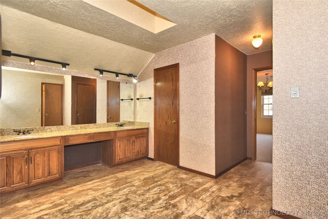 2400 W Gary Street, Broken Arrow, OK 74012