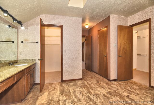 2400 W Gary Street, Broken Arrow, OK 74012