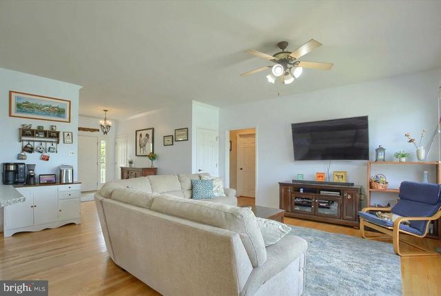 1130 W TRINDLE ROAD, Mechanicsburg, PA 17050